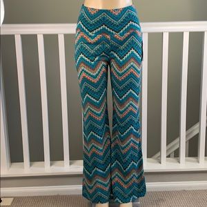 ❤❤ Lili White-  flare pants colorful- size Medium